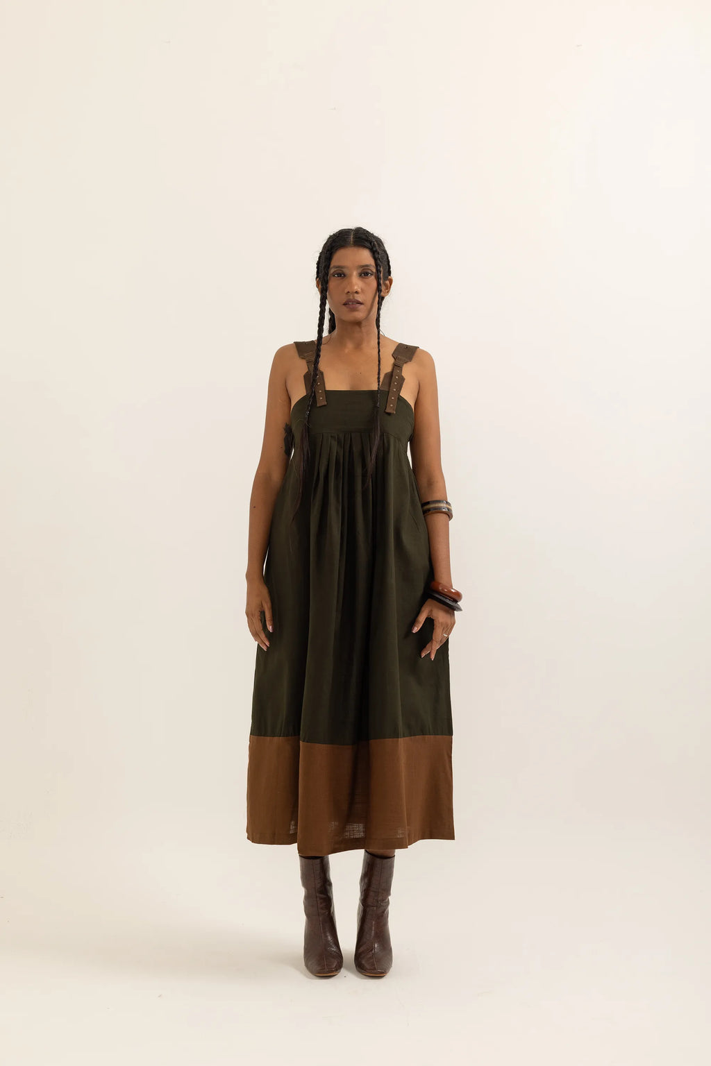 PINAFORE DRESS | SAP GREEN-BARK BROWN