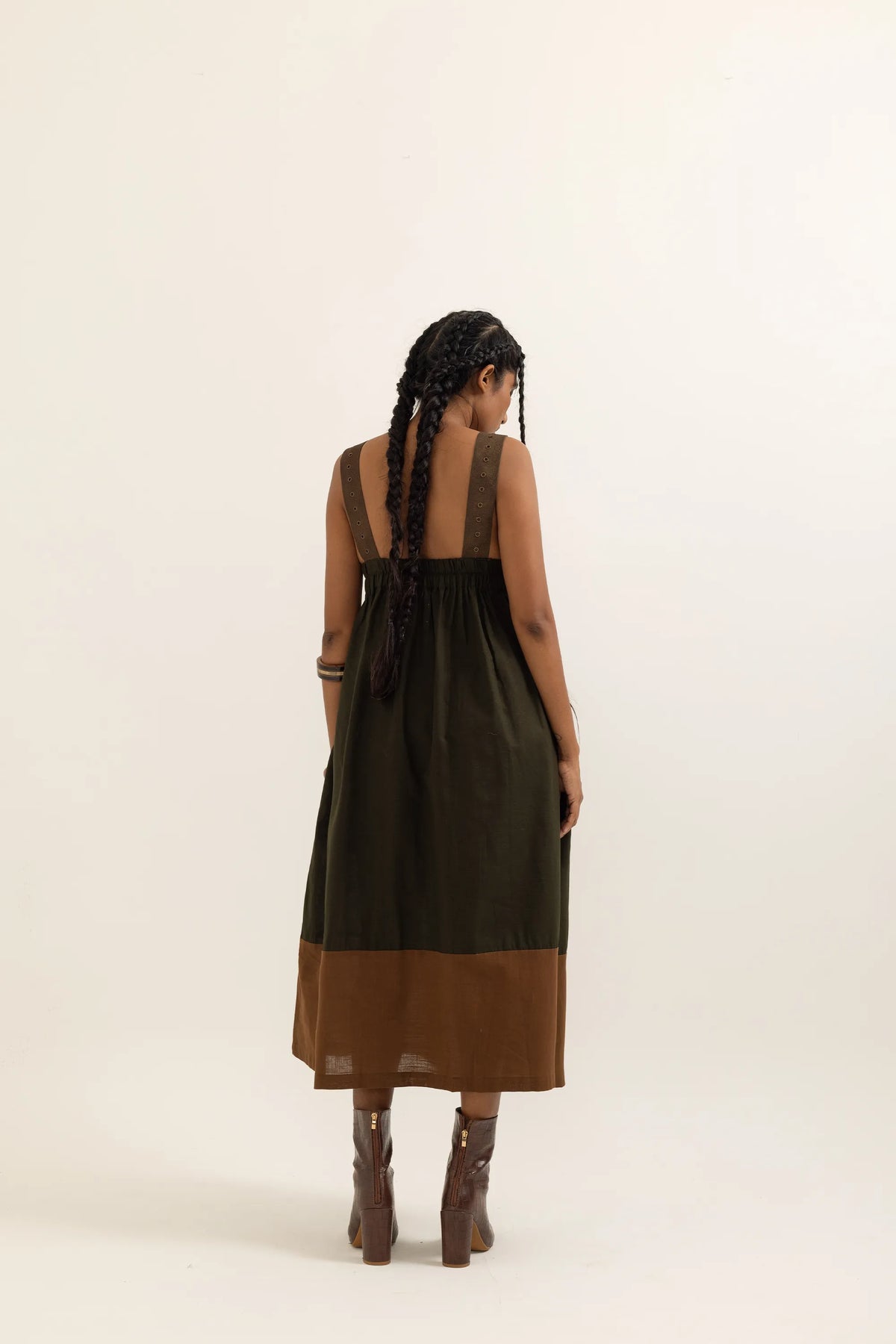 PINAFORE DRESS | SAP GREEN-BARK BROWN