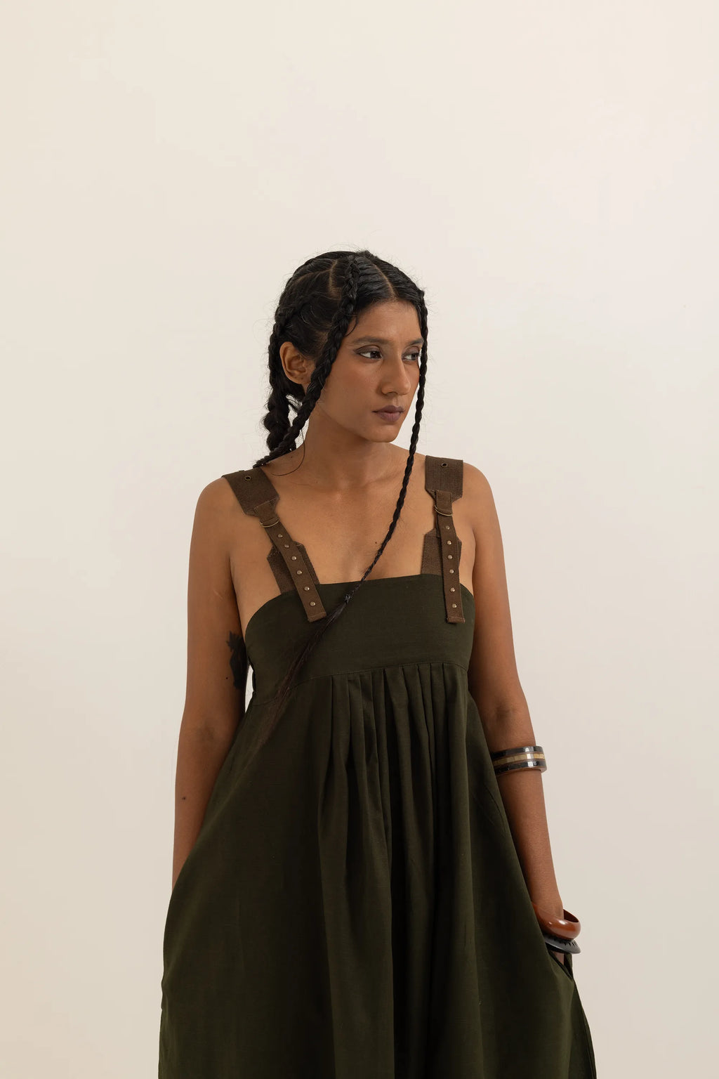 PINAFORE DRESS | SAP GREEN-BARK BROWN