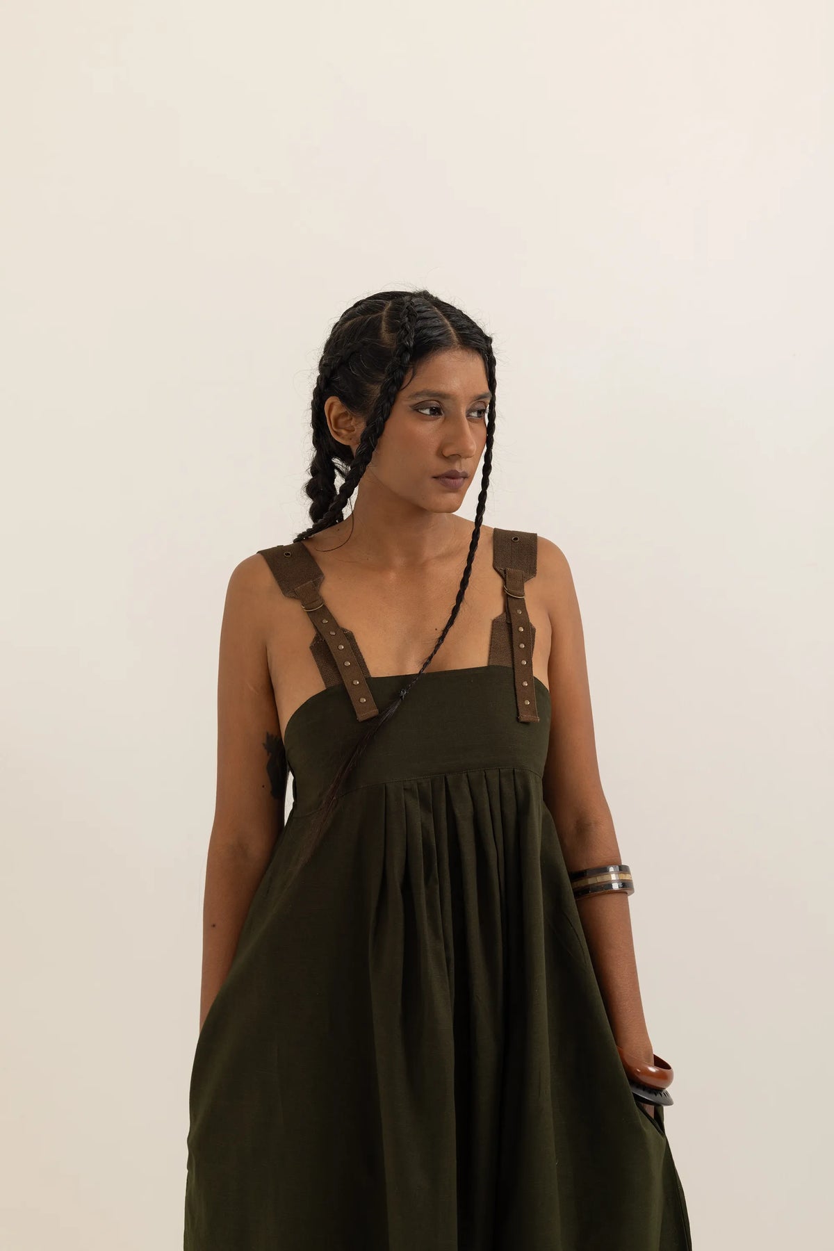 PINAFORE DRESS | SAP GREEN-BARK BROWN