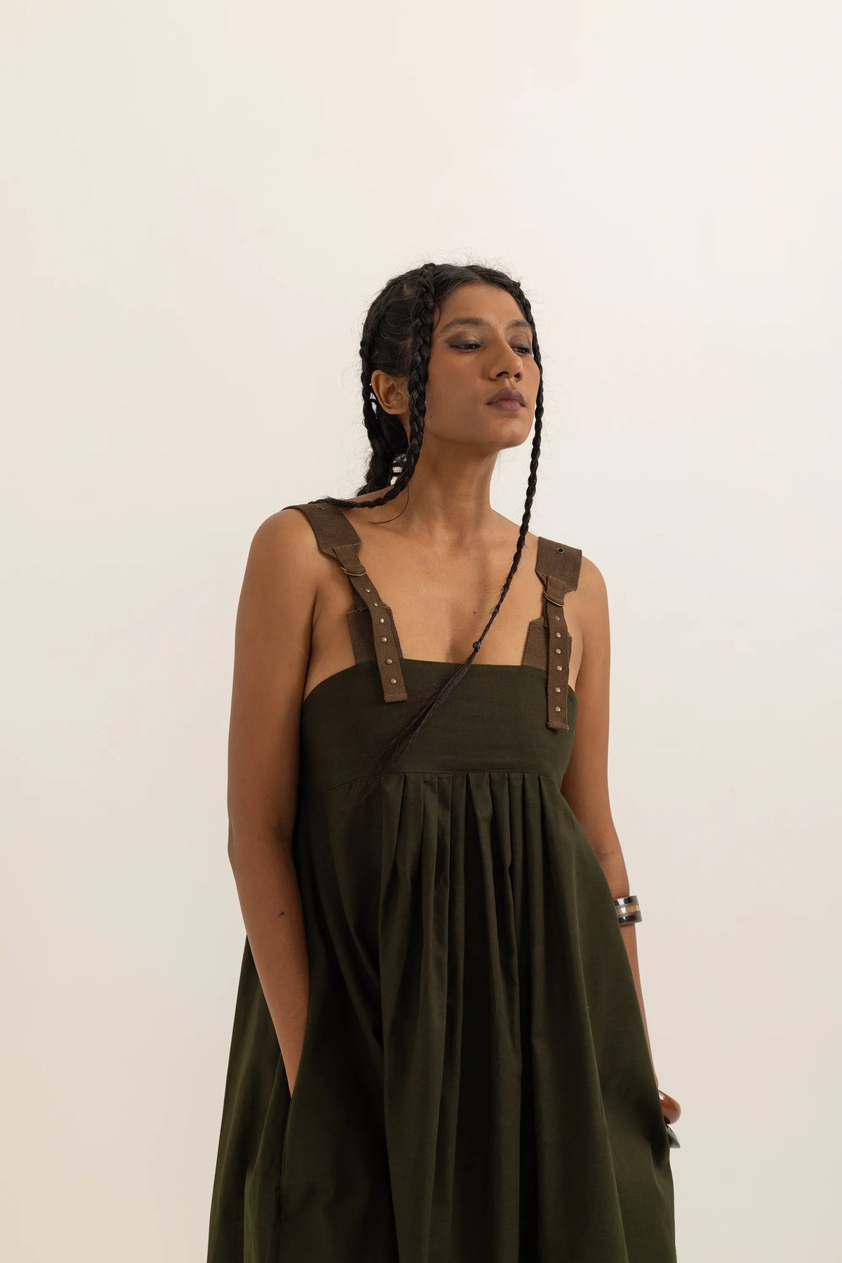 PINAFORE DRESS | SAP GREEN-BARK BROWN